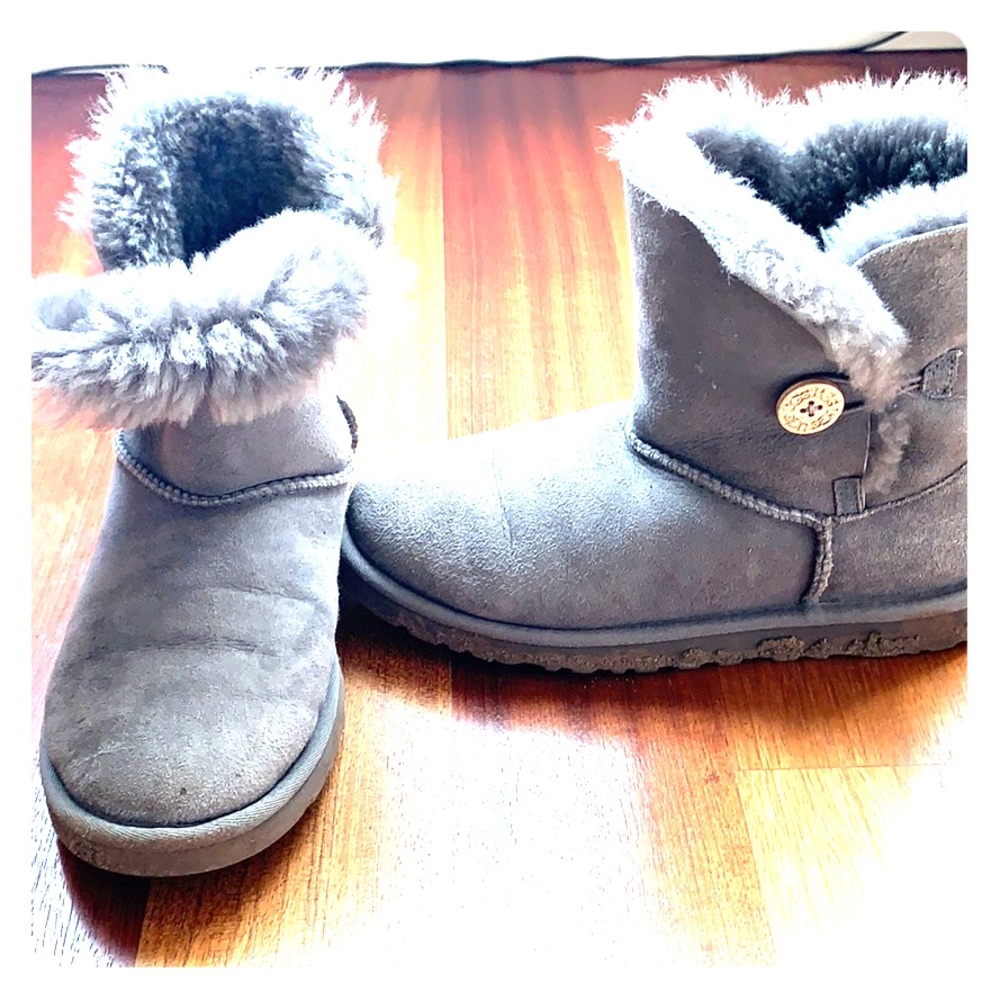 Uggs (authentic) gray short boots
